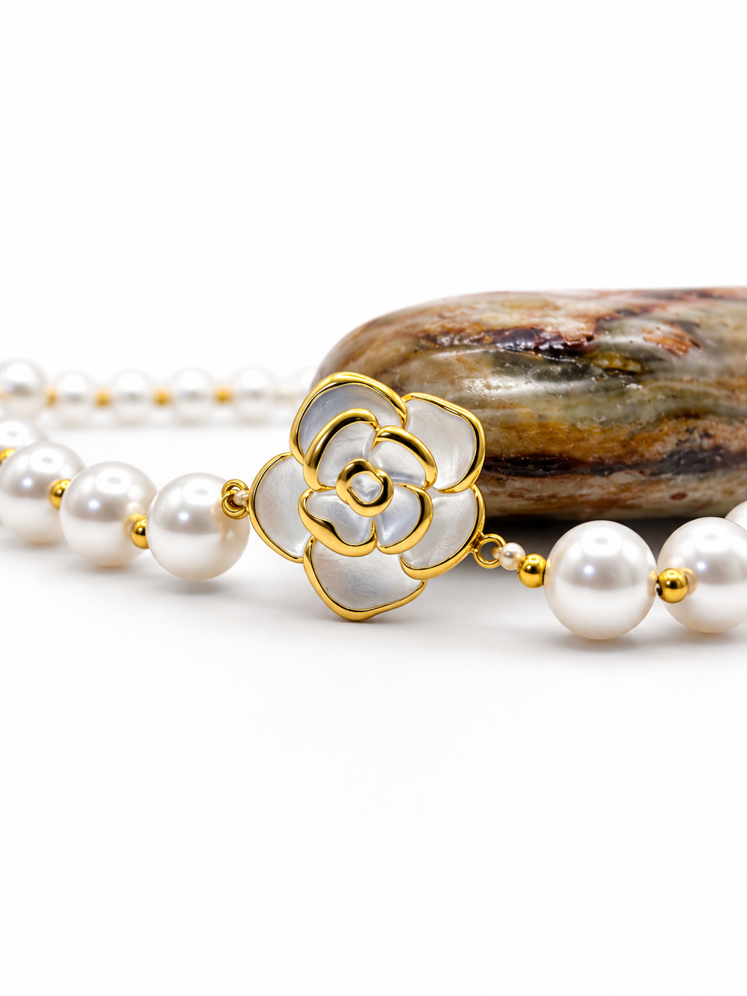Collier Camélia – Perles & Nacre NordicGrace